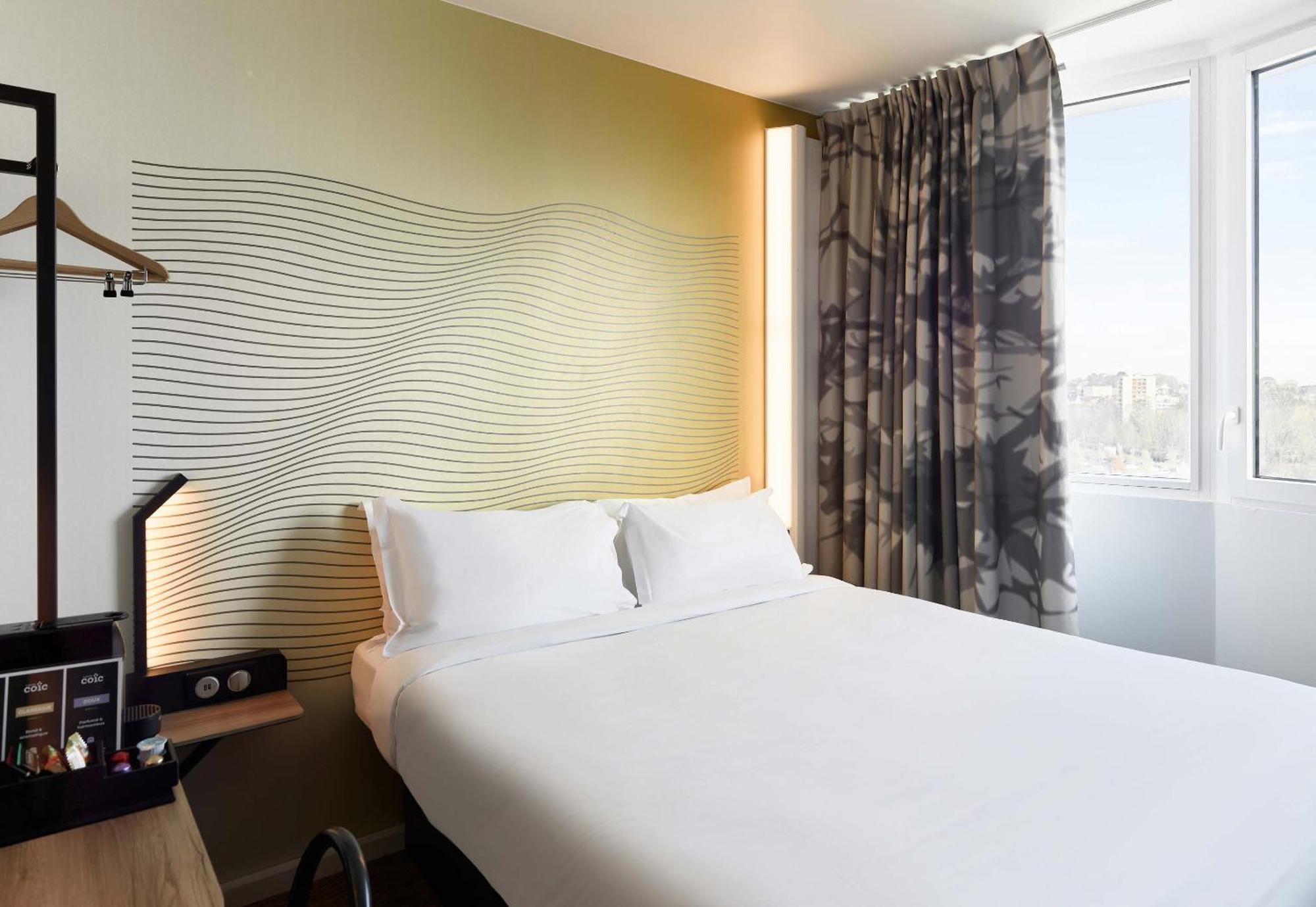 B&B Hotel Massy Gare Tgv Exterior photo